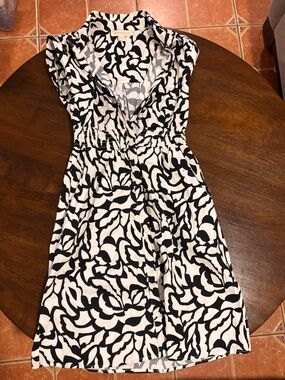 Monteau Black & White Floral-Print V-Neck Mini Dress